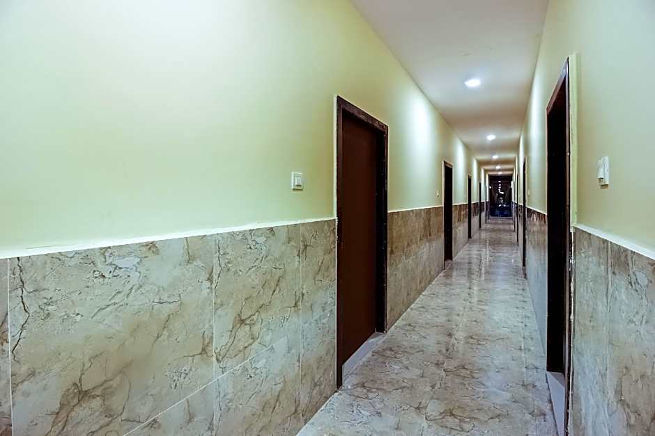 Hotel Shri Chaitra by OYO Rooms – Hyderabad, IA