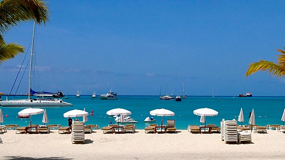 Holland House Beach Hotel