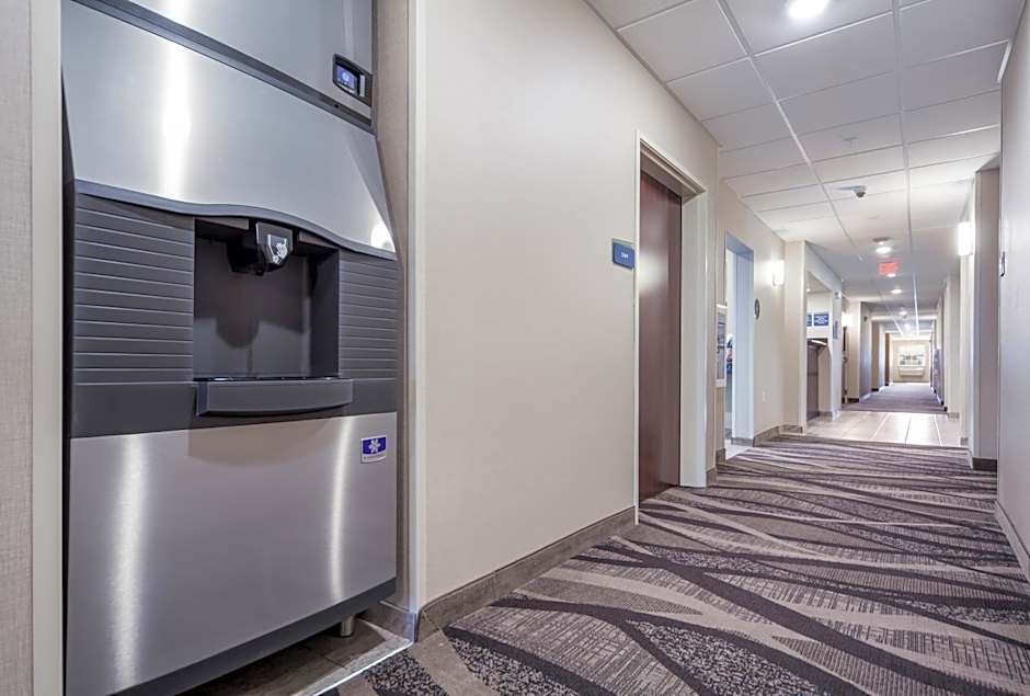 Cobblestone Inn & Suites-Fremont