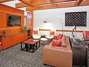 Holiday Inn Express Hotel And Suites Columbus Edinburgh By IHG