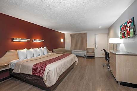 Suite King with Spa Bath Non-Smoking