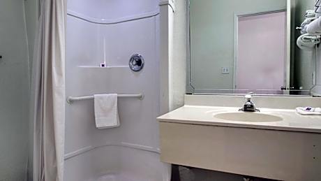 Quadruple Room - Non-Smoking