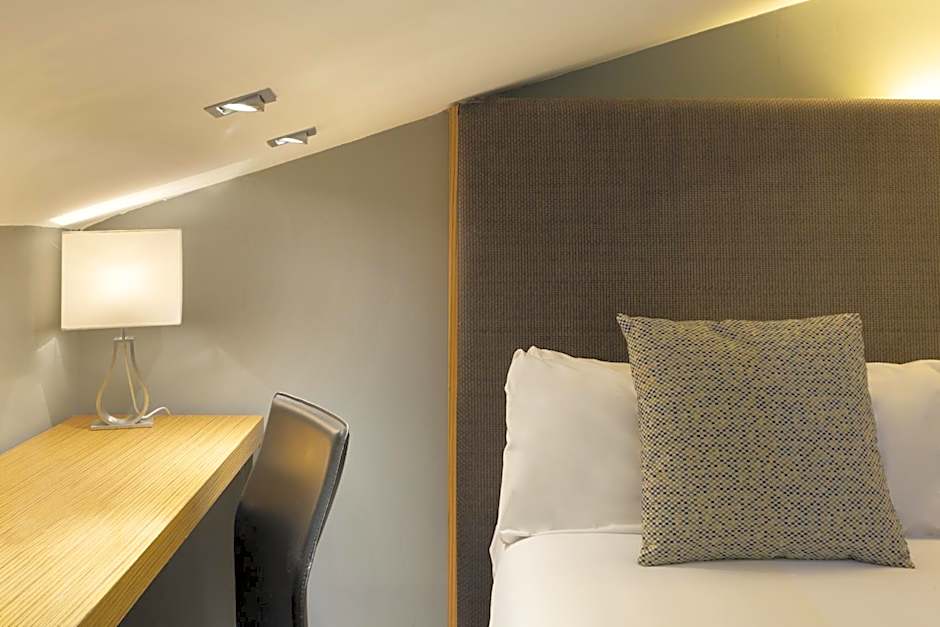 Petit Palace Tres Cruces