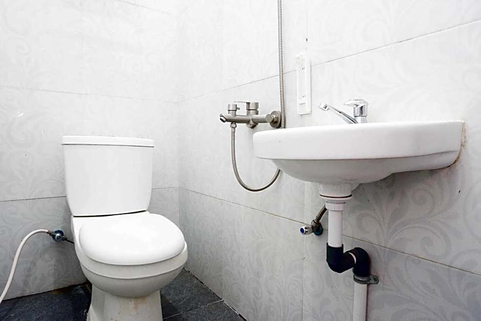 RedDoorz Syariah near Alun Alun Kajen