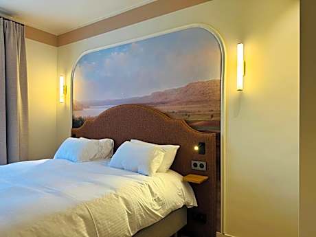 Medium Classic Room