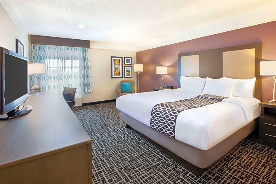 La Quinta Inn & Suites by Wyndham Cincinnati Airport/Florence