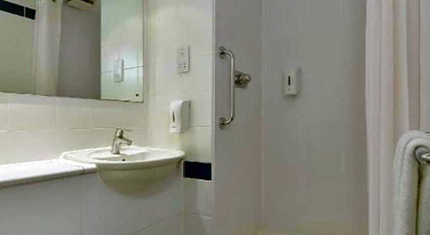 Travelodge Bicester Cherwell Valley M40