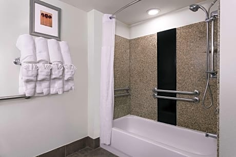 2 Queen Beds Suite Non-Smoking