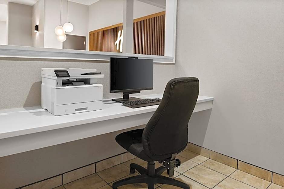 Holiday Inn & Suites Albuquerque Airport By IHG