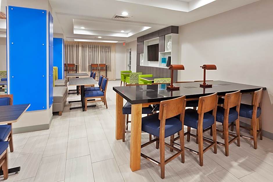 Holiday Inn Express Hotel & Suites Dothan North By IHG