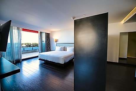 One Bedroom King Suite with Terrace