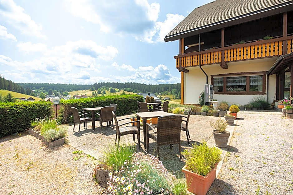 Auerhahn Bed and Breakfast - Black Forest - Waldhotel