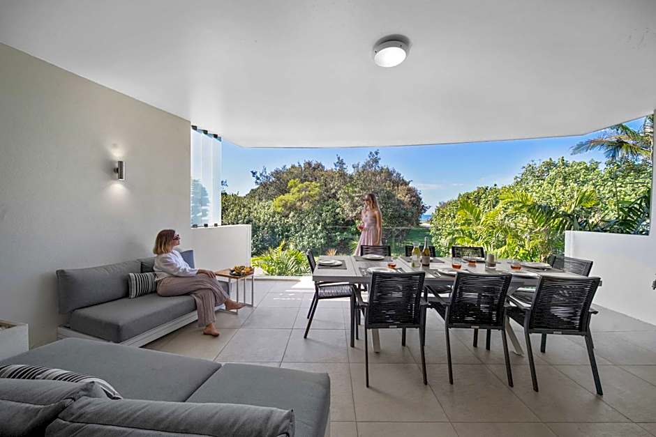 Absolute Beachfront Marcoola - Private Pool - Private Spa Bath - Games