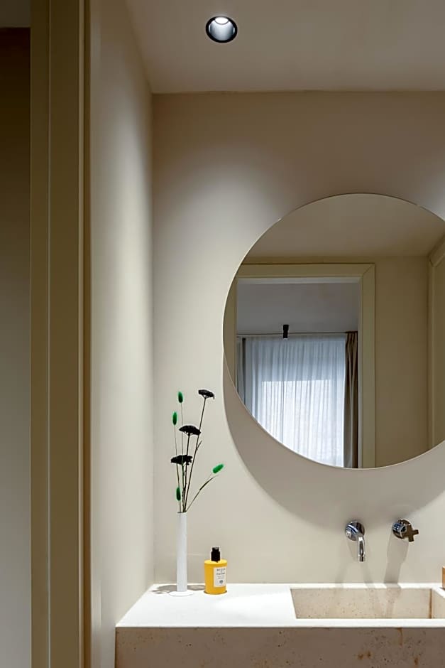 C10 Boutique Hotel