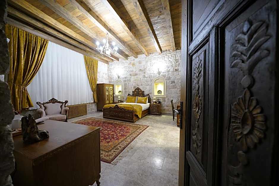 Serenus Cave Suites