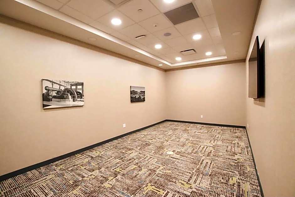 Hampton Inn By Hilton Lead