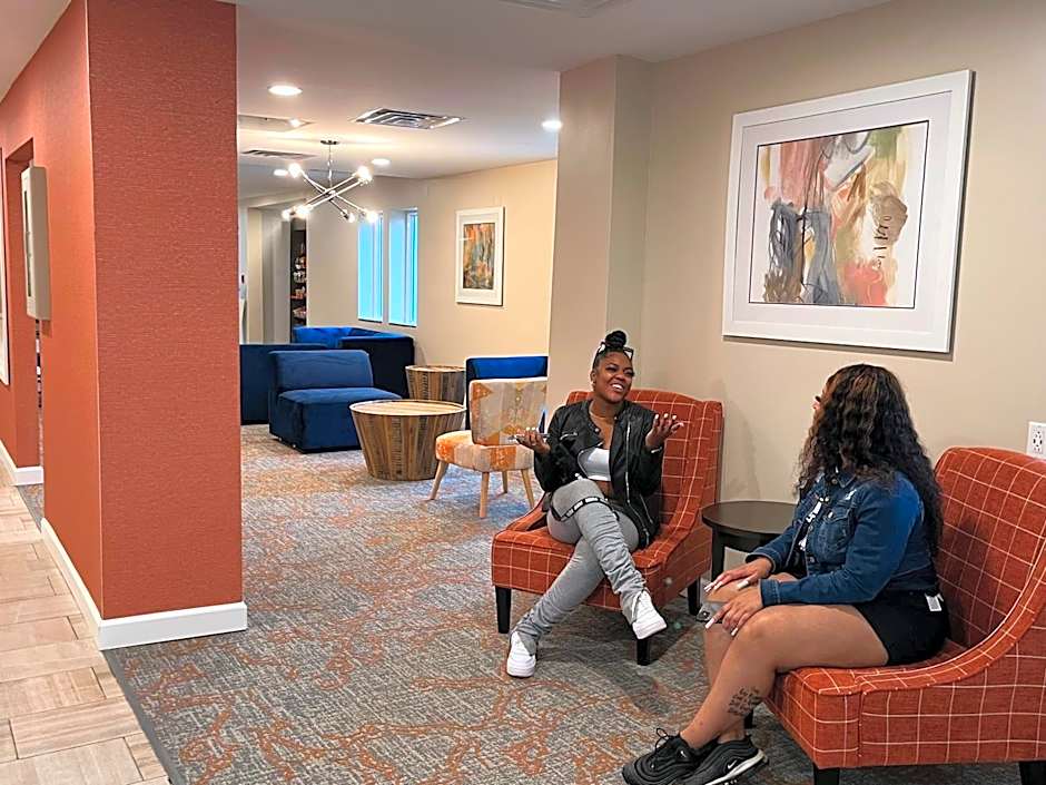 Orangewood Inn & Suites Kansas City Airport
