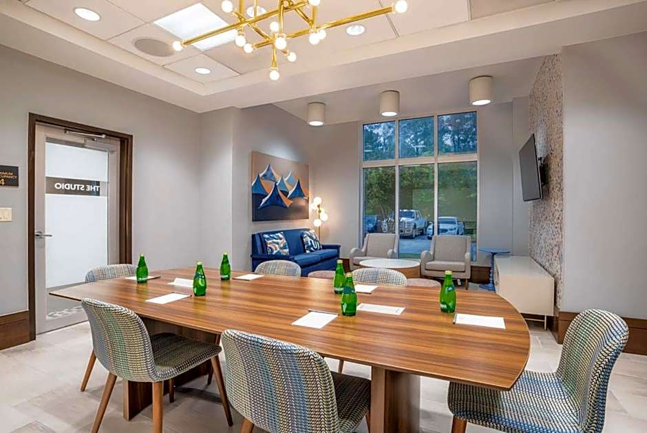 Crowne Plaza SHENANDOAH - WOODLANDS AREA by IHG