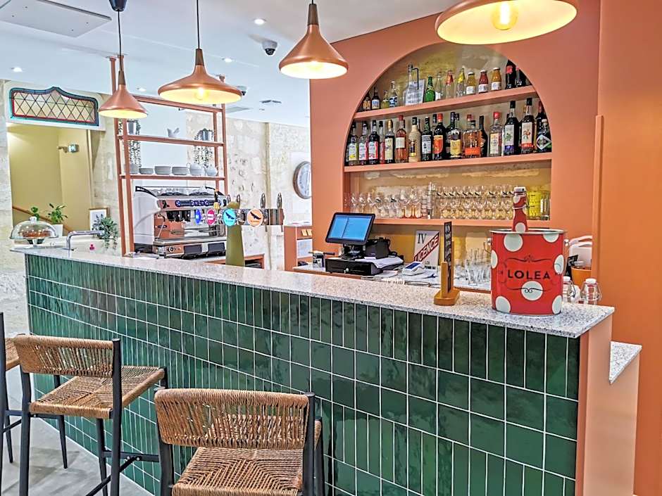 Bloom Hostel Bar & Garden