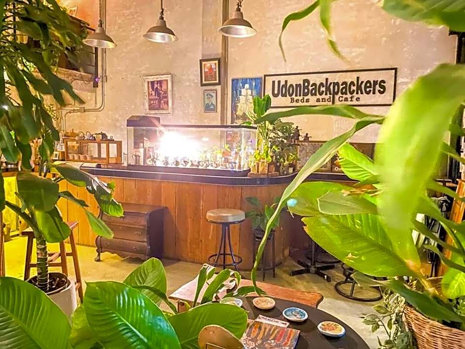 UdonBackpackers Beds and cafe