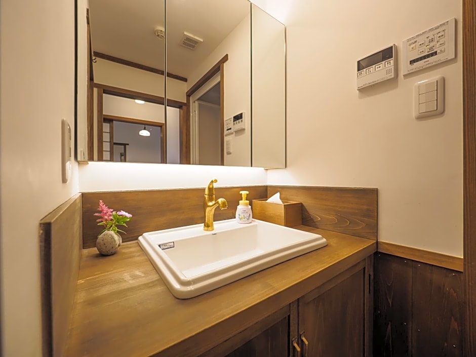 Inase Otsu Machiya Bed and Breakfast