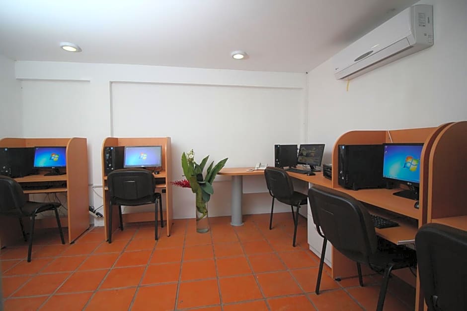 Villa Blanca Suites