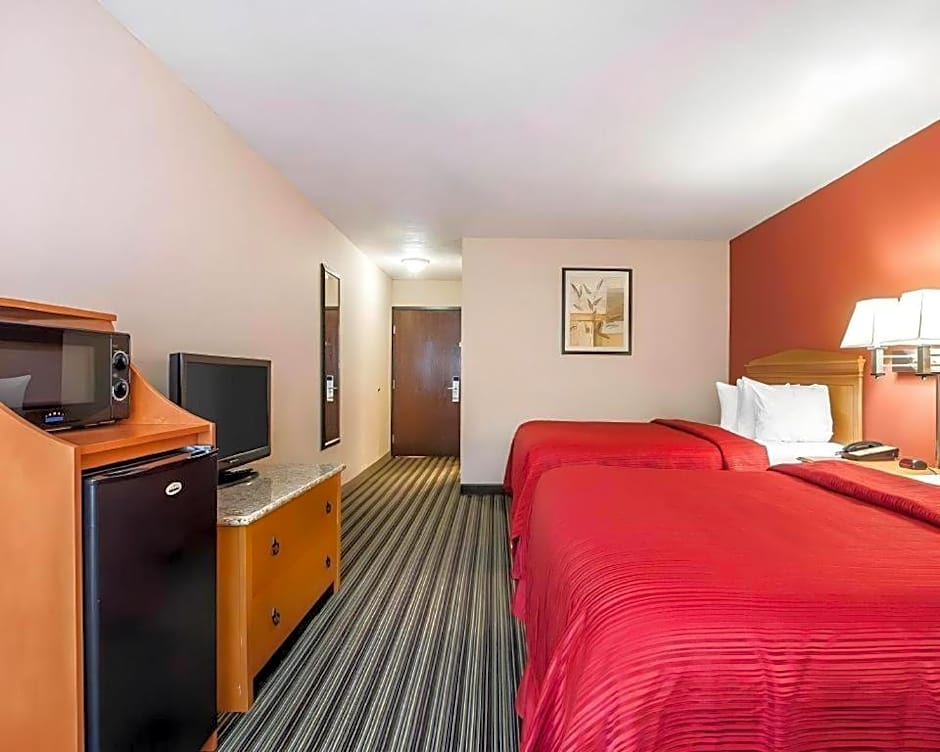 Econo Lodge Inn & Suites