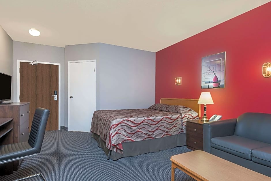 Super 8 by Wyndham Mt Hope Hamilton Intl Arpt ON