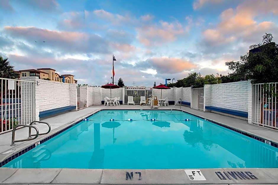 Super 8 by Wyndham Santa Clara