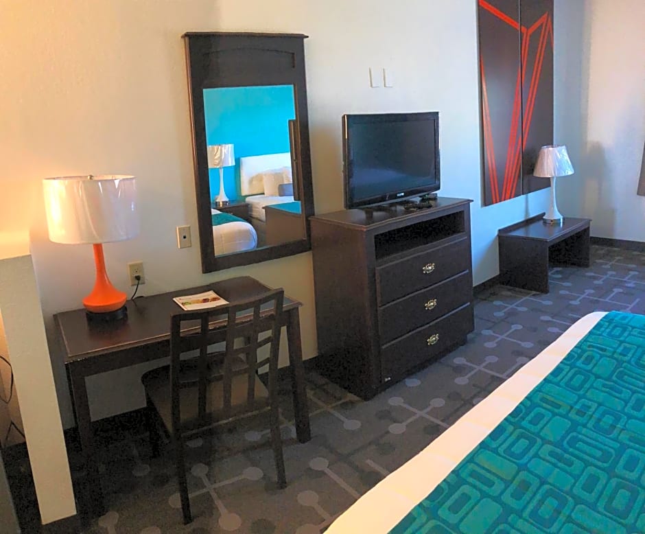 Howard Johnson by Wyndham Lubbock TX