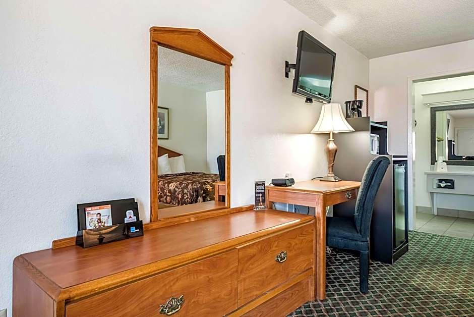 Americas Best Value Inn Paris