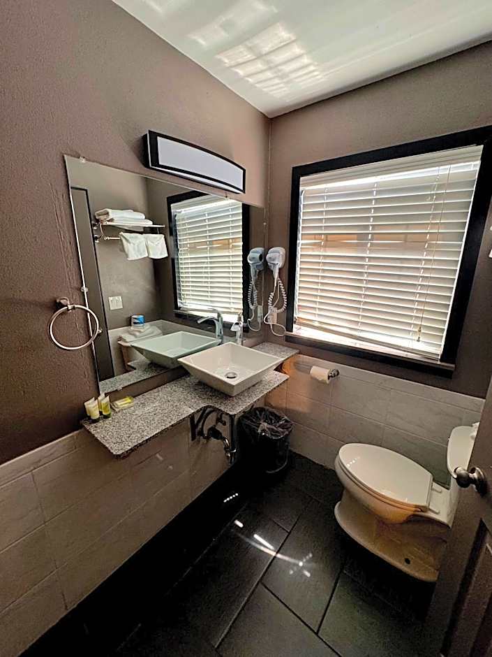 Cascade Lodge - Central Bend Retreat