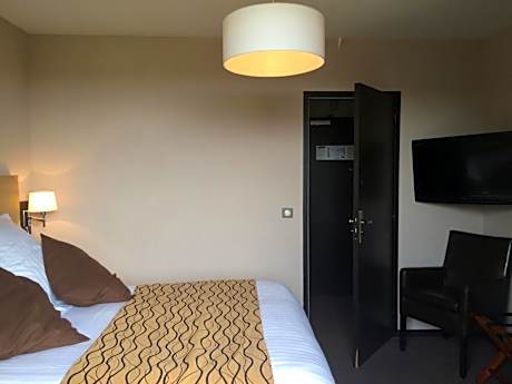 Superior Double Room (2 Adults)