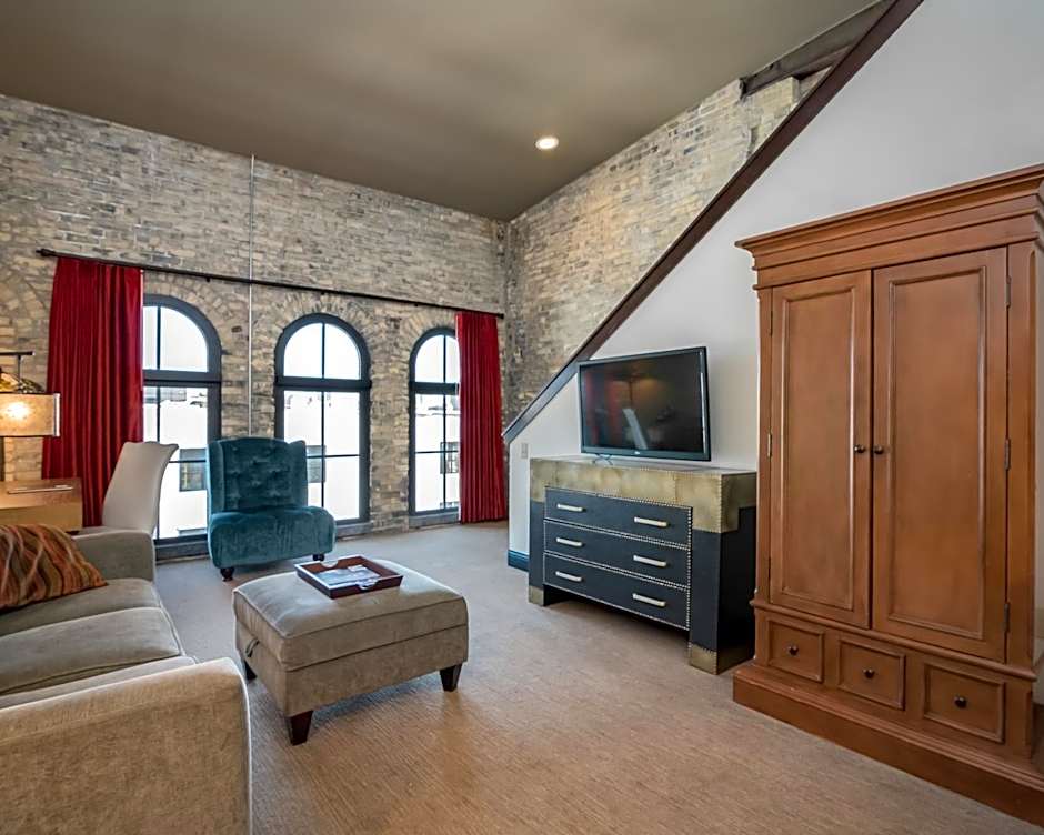 Brewhouse Inn And Suites
