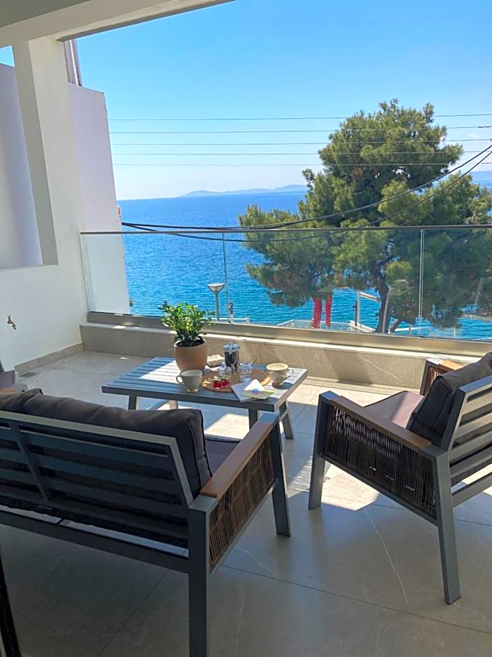 Wide Blue Luxury Boutique Suites