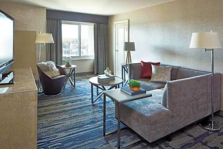 Commander Suite, M Club lounge access, 2 room Suite, 1 King, High floor