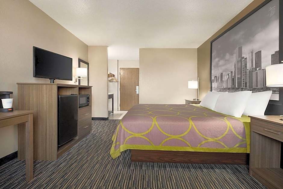 Super 8 by Wyndham Joliet I-55 N/Chicago
