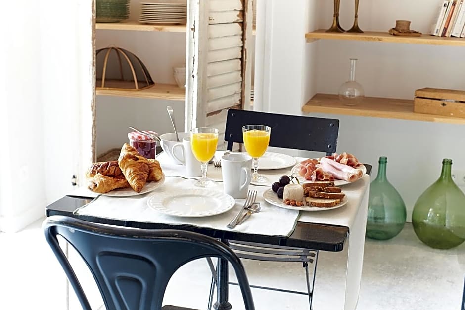 Maison 1634 - Parking, petit-dejeuner compris, proche centre, climatisation, piscine