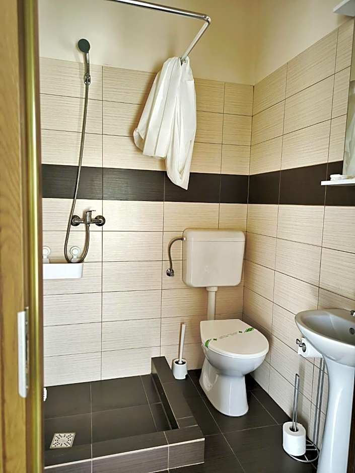 Adriana Touristik Hostel 3 Stele Arad