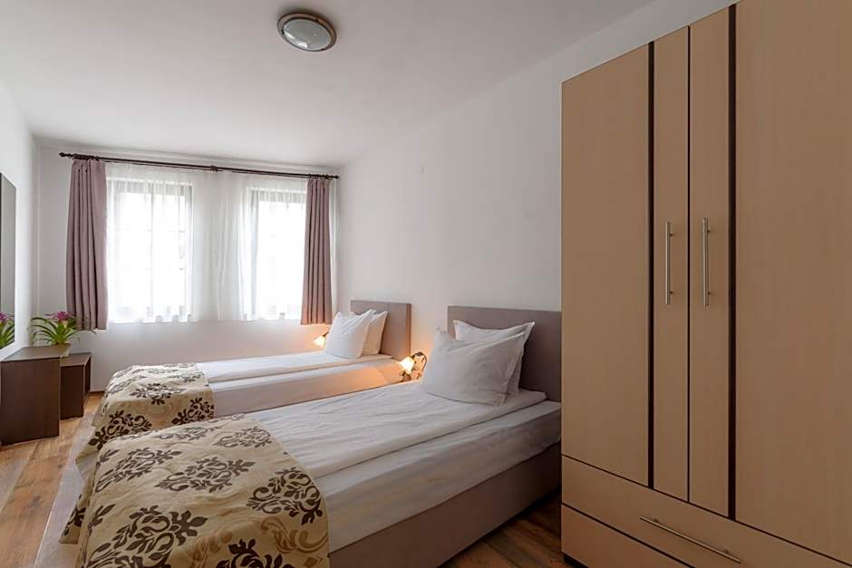 Grand Royale Apartment Complex & Spa