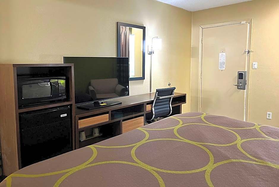 Super 8 by Wyndham Lafayette / Purdue Area