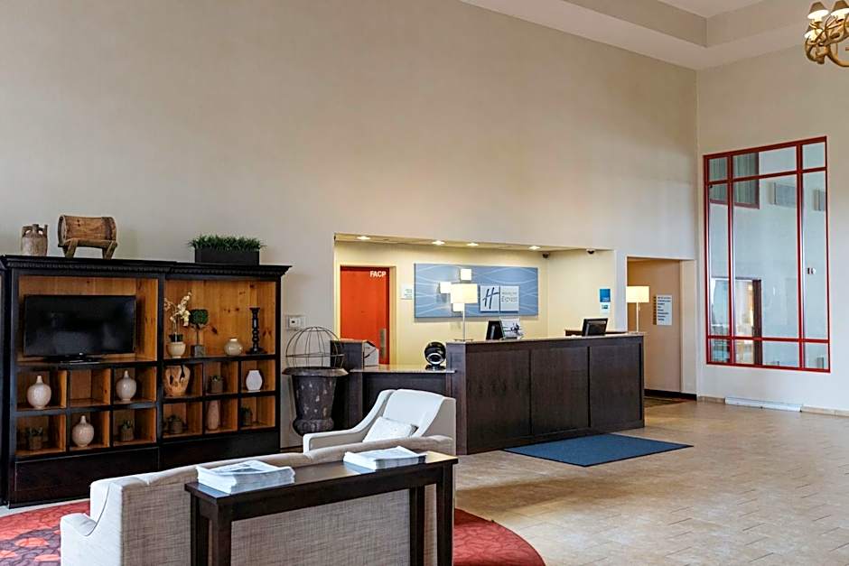 Holiday Inn Express & Suites - Olathe North By IHG