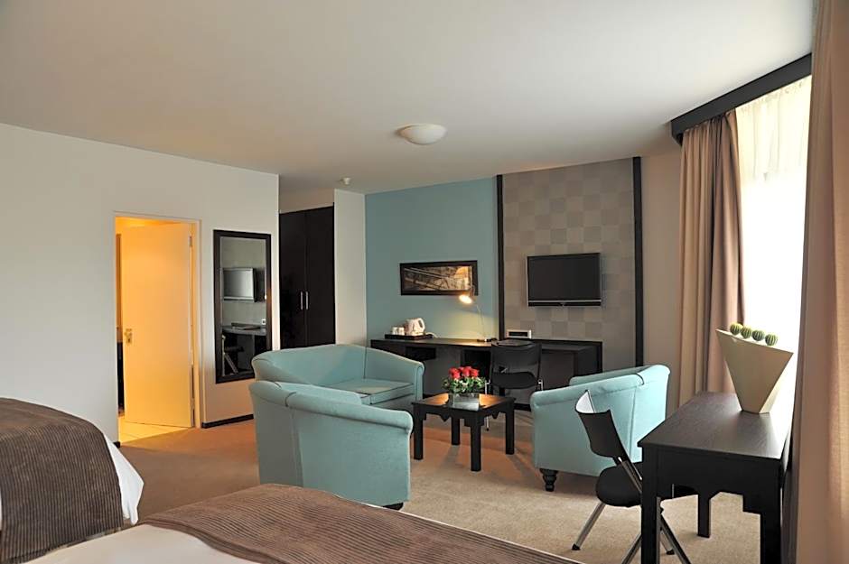 Photo 1 of 5 of Deluxe 1 Queen Bed