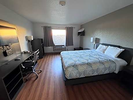 Queen Room - Disability Access - Non-Smoking