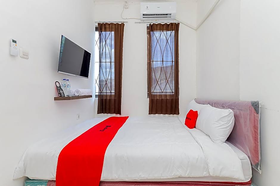 RedDoorz near Pasar Lama Serang