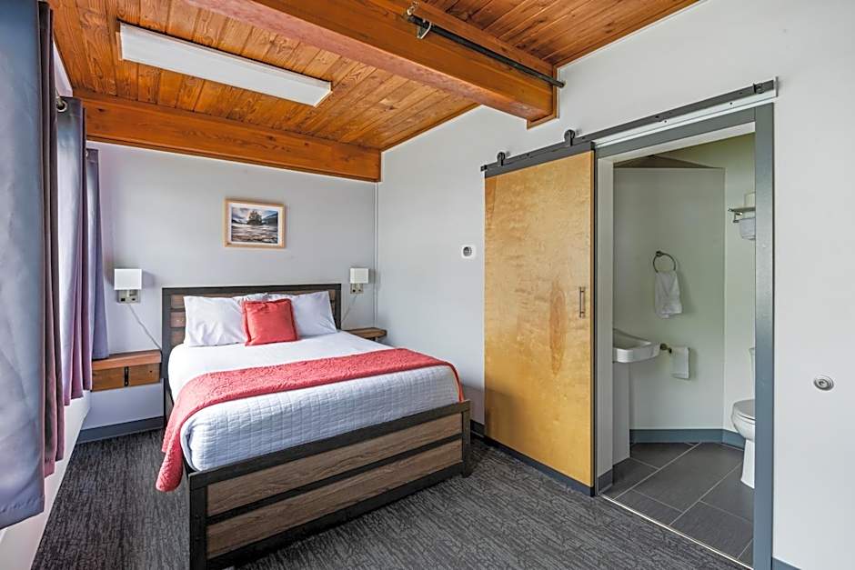 Seward Adventure Lodge