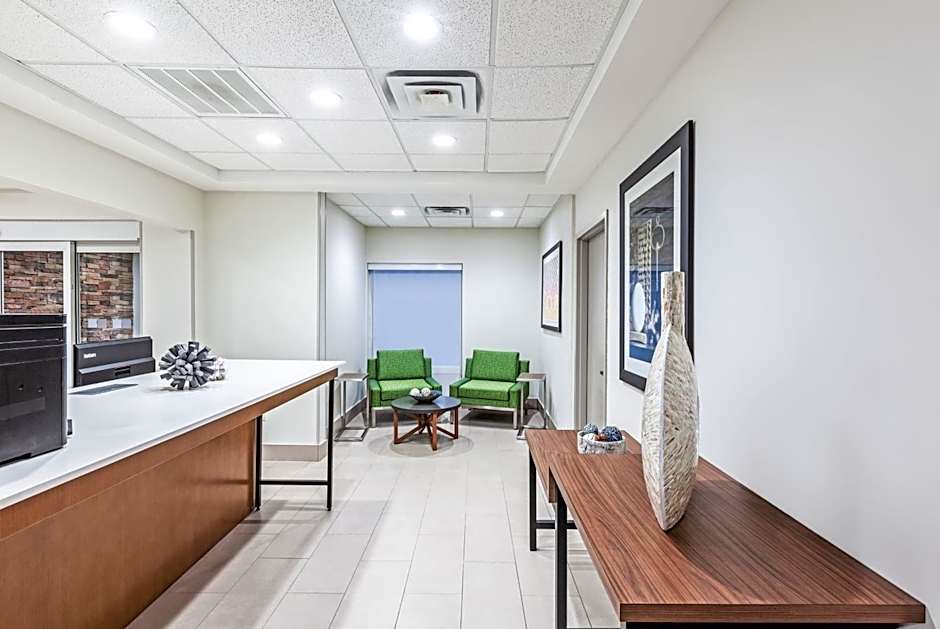 Holiday Inn Express & Suites Baton Rouge East By IHG