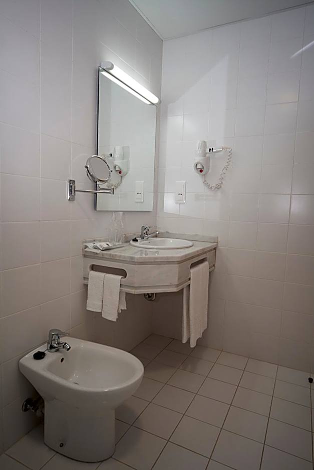 Hotel Feira Pedra Bela