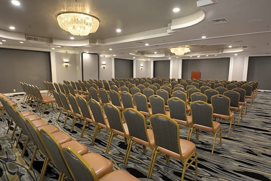 Adria Hotel And Conference Center