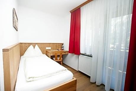 Standard Single Room with Mountain View